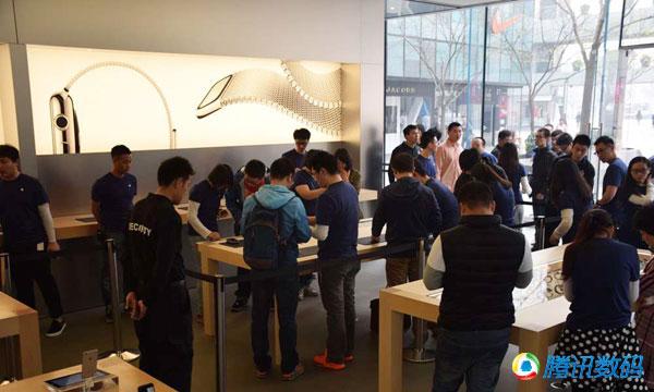 ,Apple,Microsoft,Apple Watch中国同步开售，众人试戴