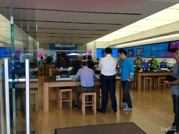 ,Microsoft,平板电脑,Apple,智能手机,操作系统,微软悖论：Windows能否无处不在同时又处处不在？