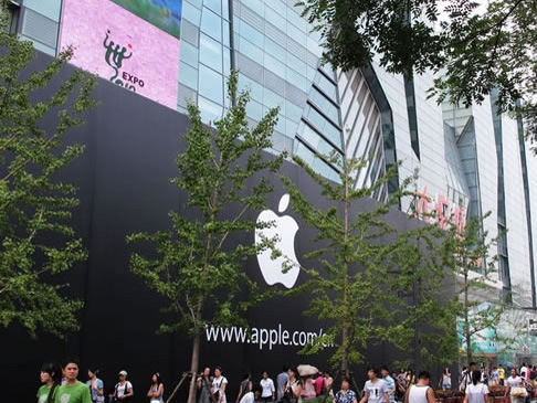 ,Apple,媒体人,平板电脑,电子商务,上市交易,苹果的阶层符号：正撕下“高富帅”定位标签