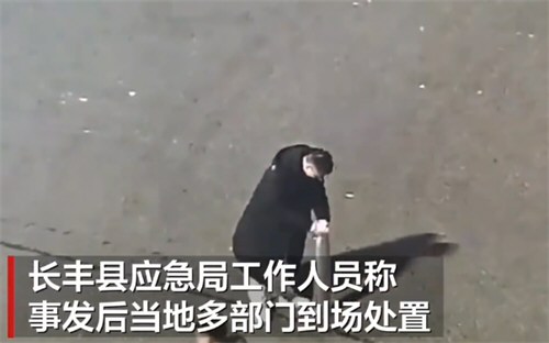 男子点烟花被炸倒地身亡